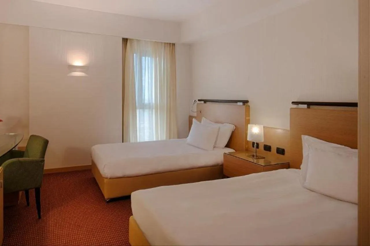 Hotel Nh Catania Centro 4*,